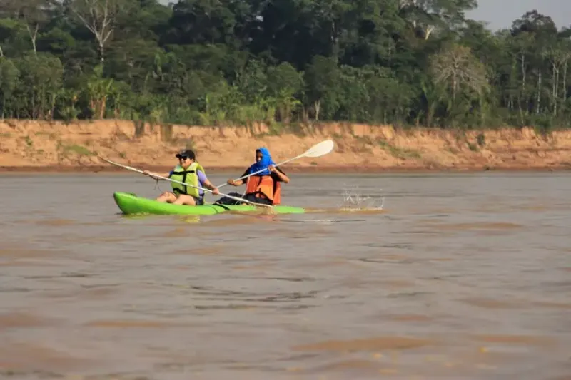 kayak in tambopata river